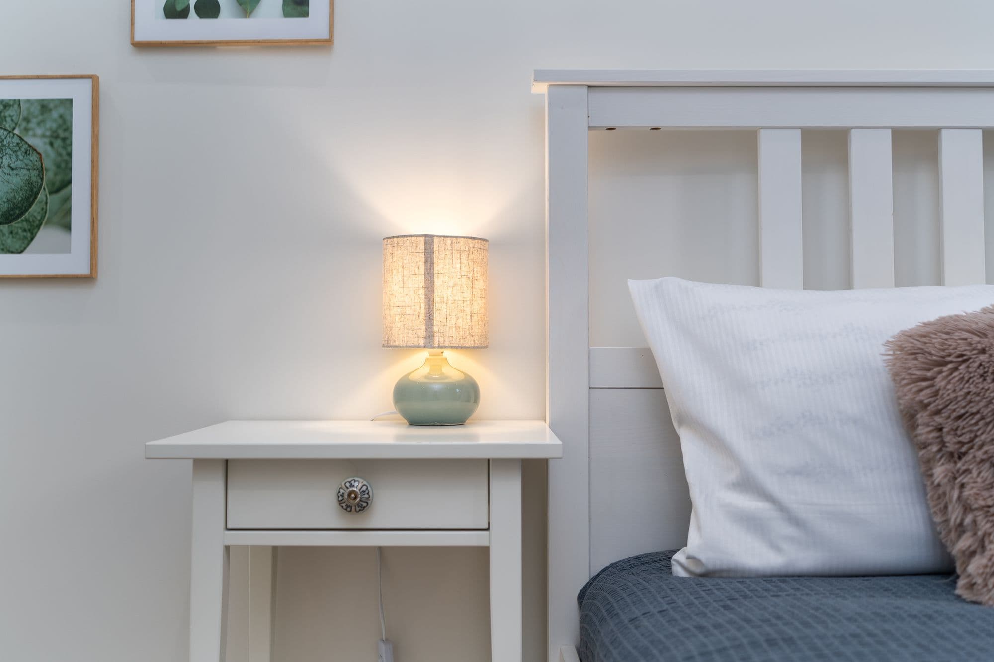 Rustige kamer met warm nachtlampje